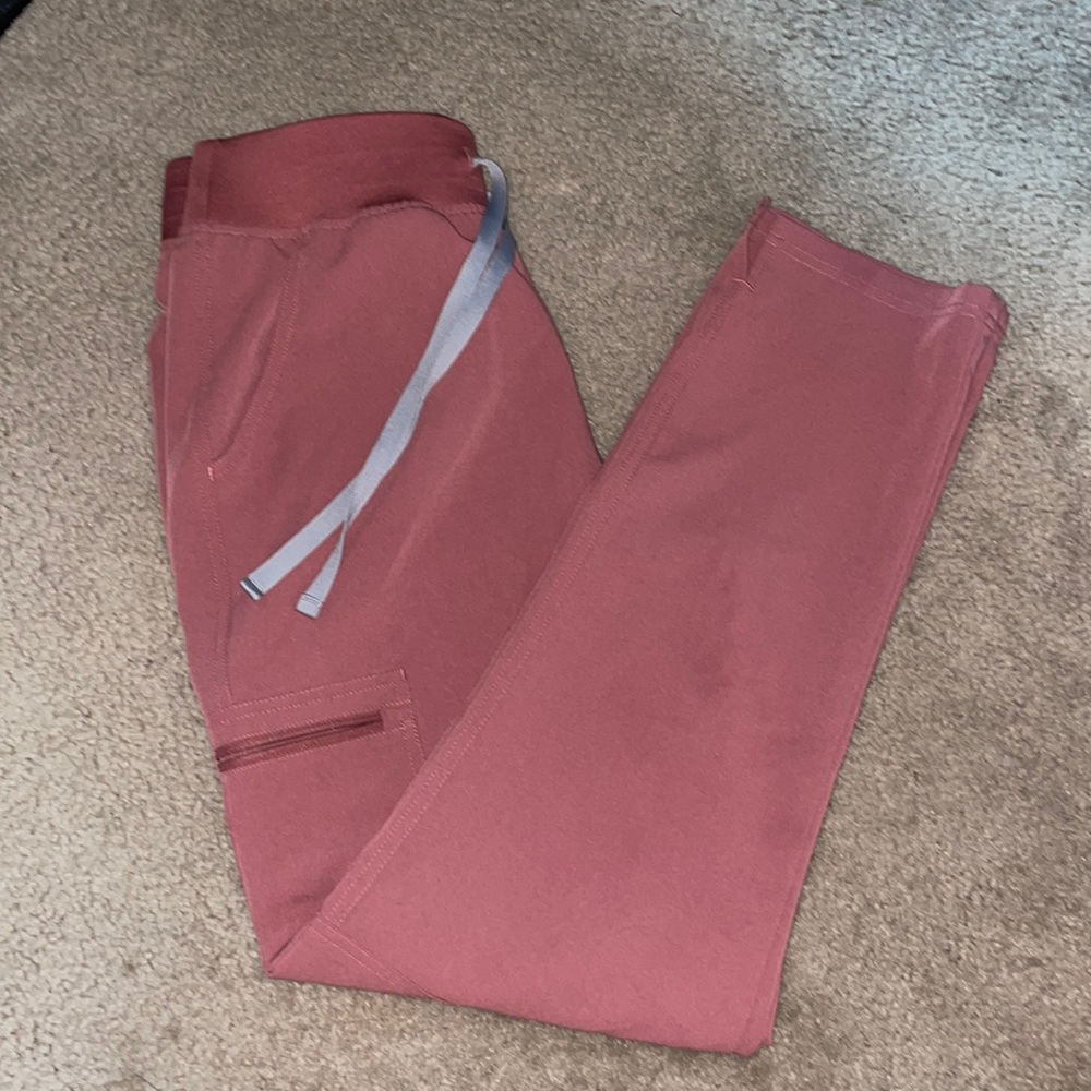 Figs scrub pants. Yola 2.0. Color: mauve. Size: medium